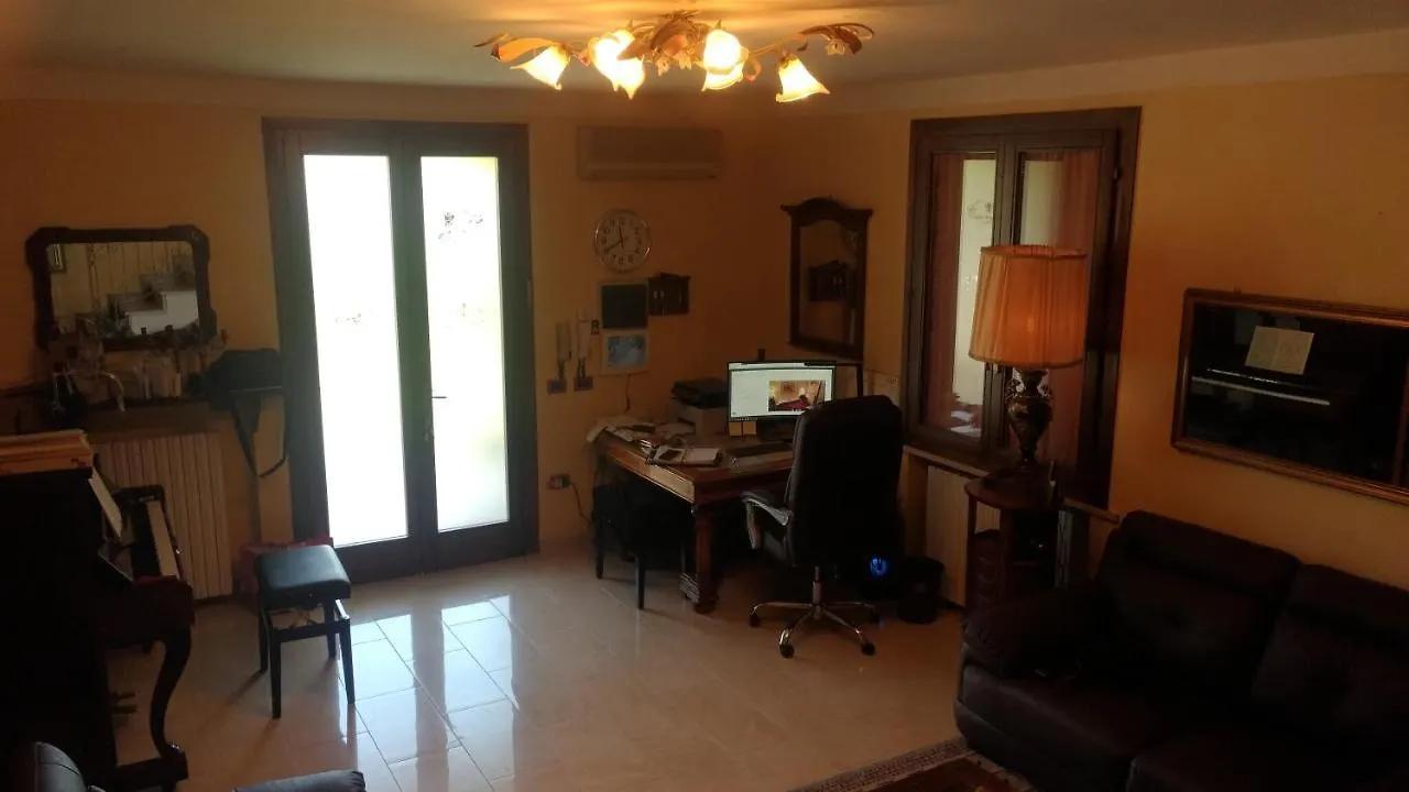 Ca' Le Rose Bed & Breakfast Bagnolo San Vito 0*,  Italy